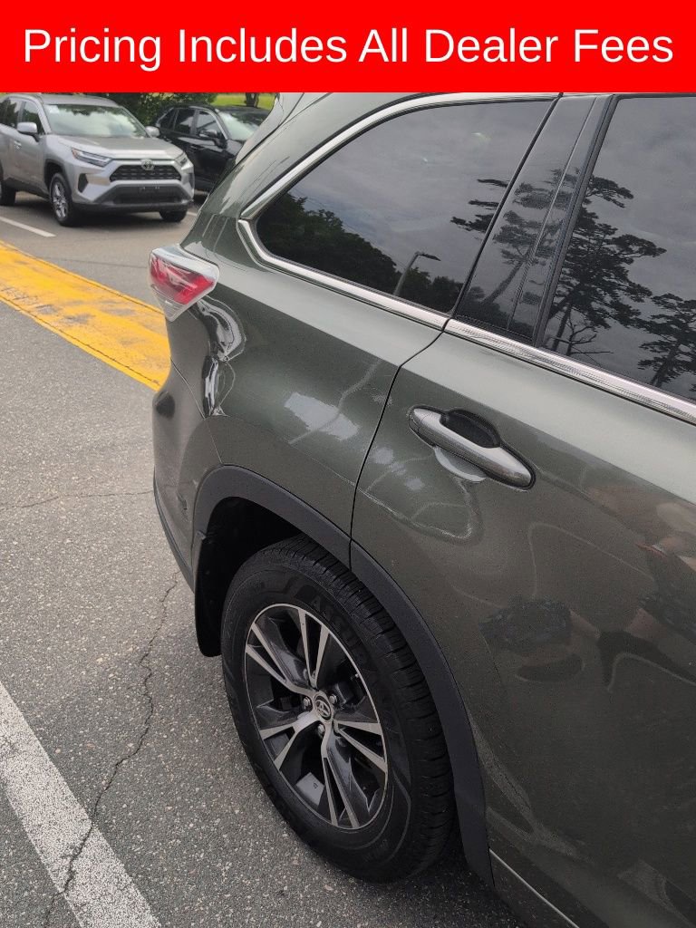 Used 2016 Toyota Highlander XLE AWD/4WD image 10