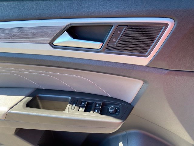 Used 2022 Volkswagen Atlas Cross Sport SE FWD image 19