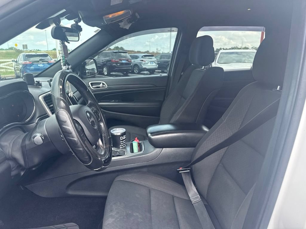 Used 2019 Jeep Grand Cherokee Laredo AWD/4WD image 13
