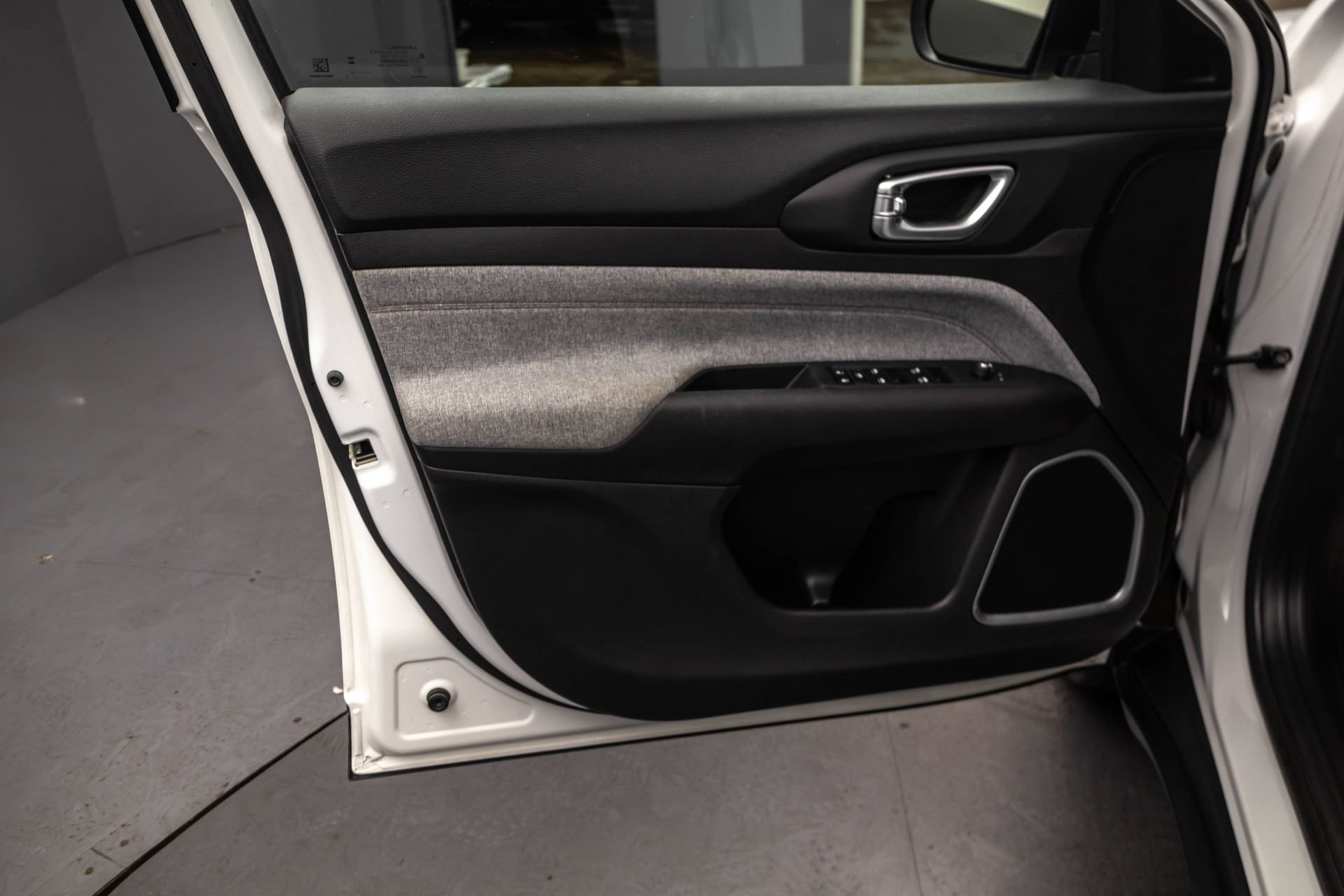 Used 2023 Jeep Compass Latitude AWD/4WD image 27
