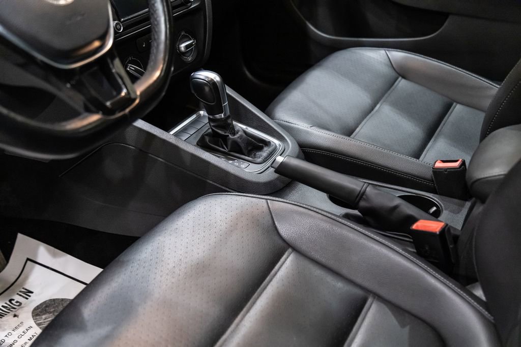 Used 2018 Volkswagen Jetta SE FWD image 17