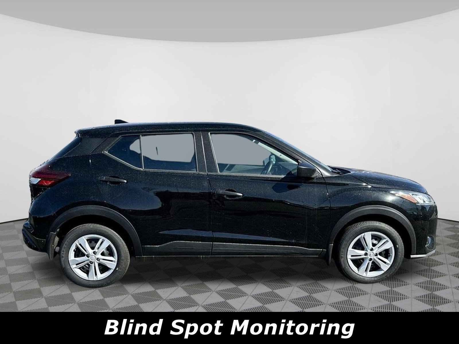 Certified 2025 Nissan Kicks Play S FWD image 3