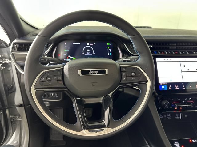 Used 2023 Jeep Grand Cherokee Trailhawk w/ Luxury Tech Group III AWD/4WD image 14
