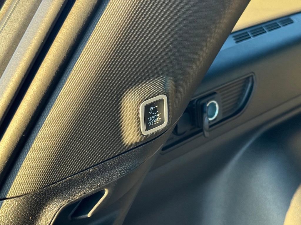 New 2025 Jeep Grand Cherokee Limited w/ Luxury Tech Group II image 6