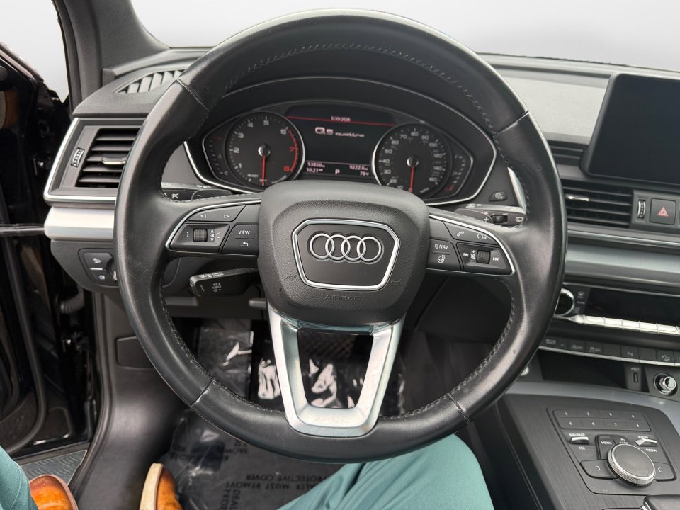 Used 2020 Audi Q5 2.0T Premium w/ Titanium Sport Package AWD/4WD image 10