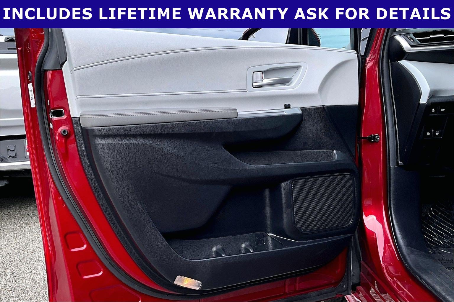 Used 2025 Toyota Sienna XLE FWD image 20
