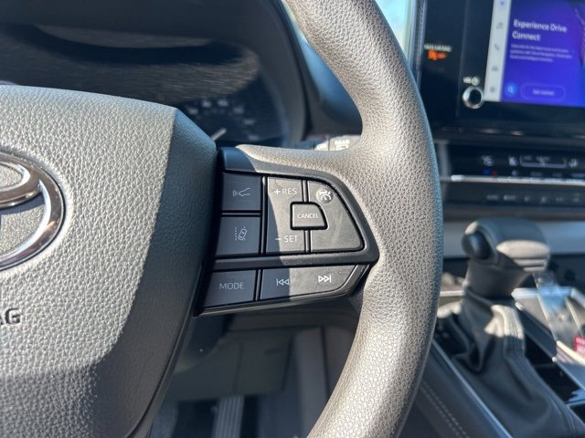 Used 2025 Toyota Sienna LE image 22