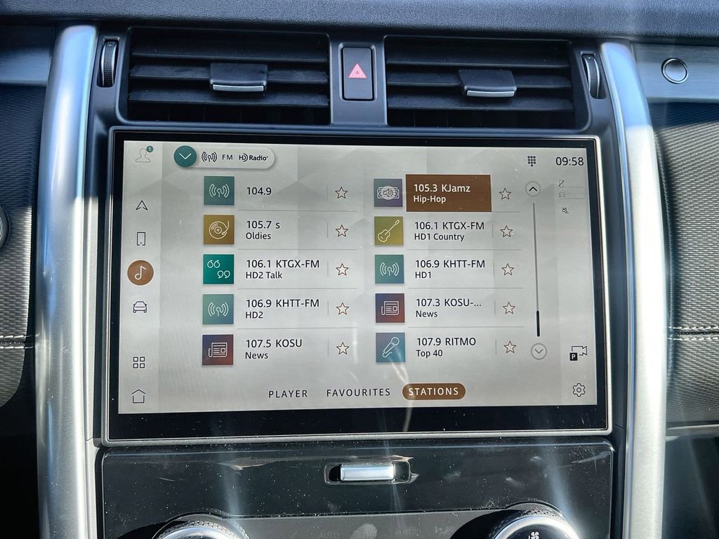 Certified 2025 Land Rover Discovery Dynamic SE image 24