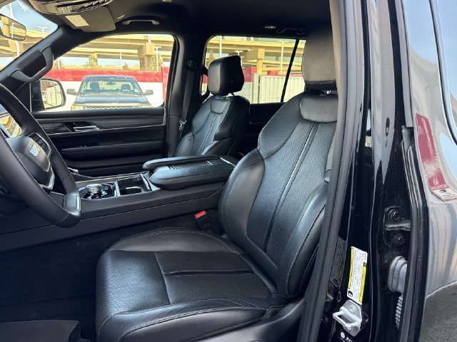 Used 2024 Jeep Wagoneer L Series II w/ Flexible Seating Group RWD image 26