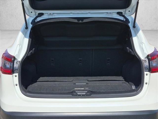 Used 2021 Nissan Rogue Sport SL w/ Premium Package FWD image 6