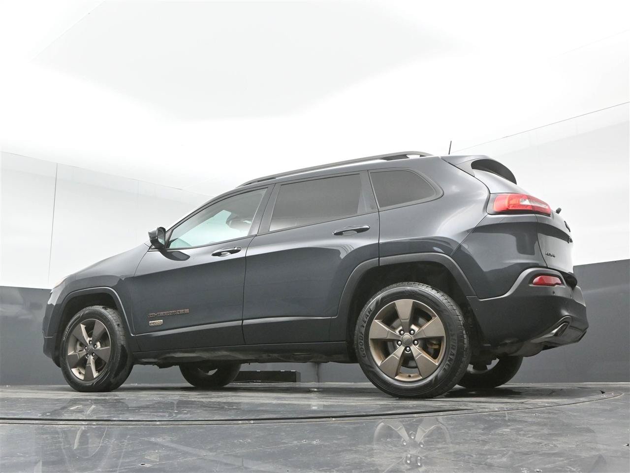 Used 2017 Jeep Cherokee 75th Anniversary AWD/4WD image 36