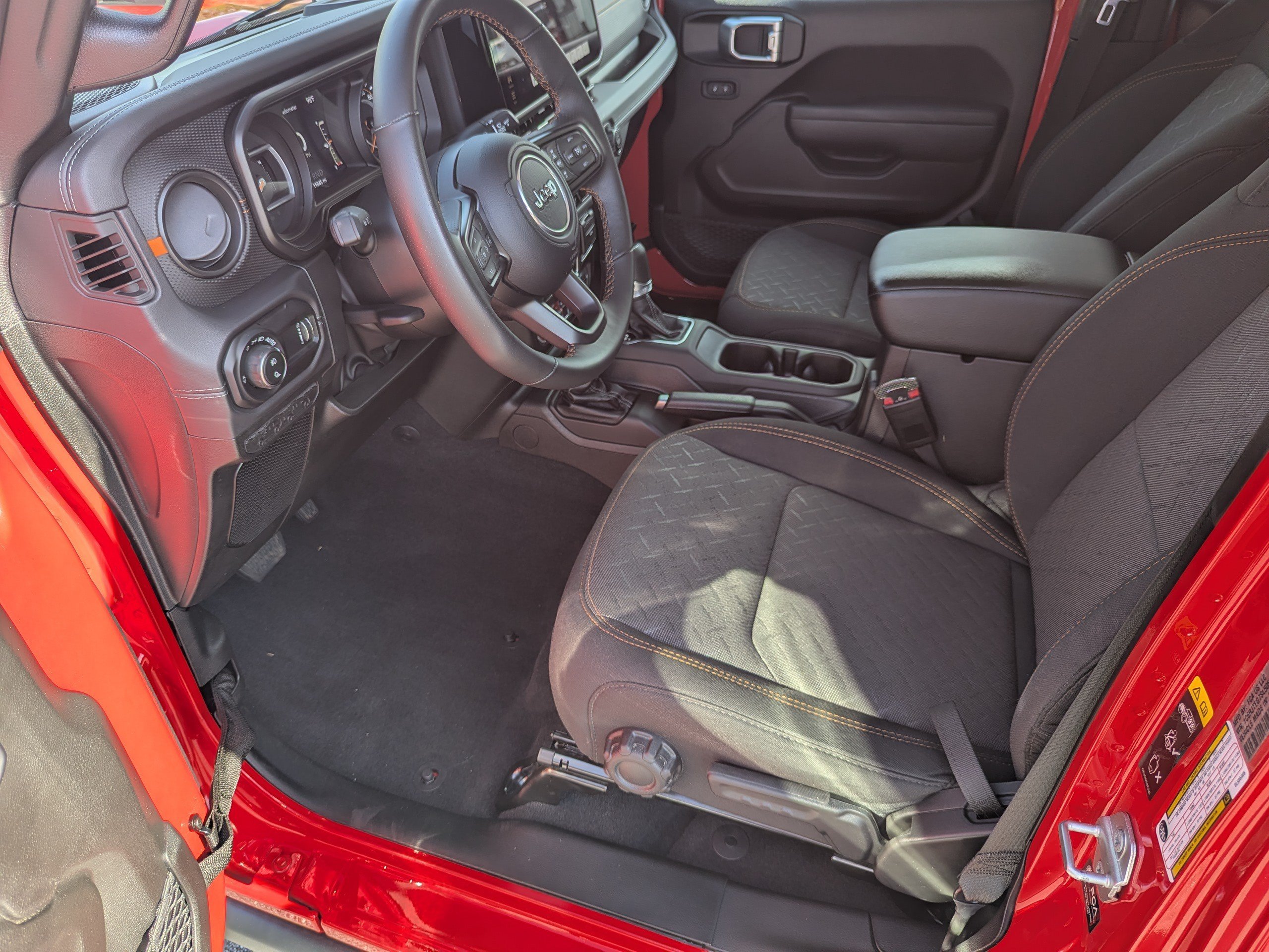Used 2025 Jeep Gladiator Mojave AWD/4WD image 11