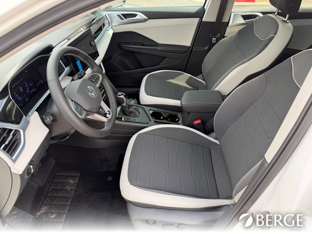 New 2026 Volkswagen Taos SE FWD image 11