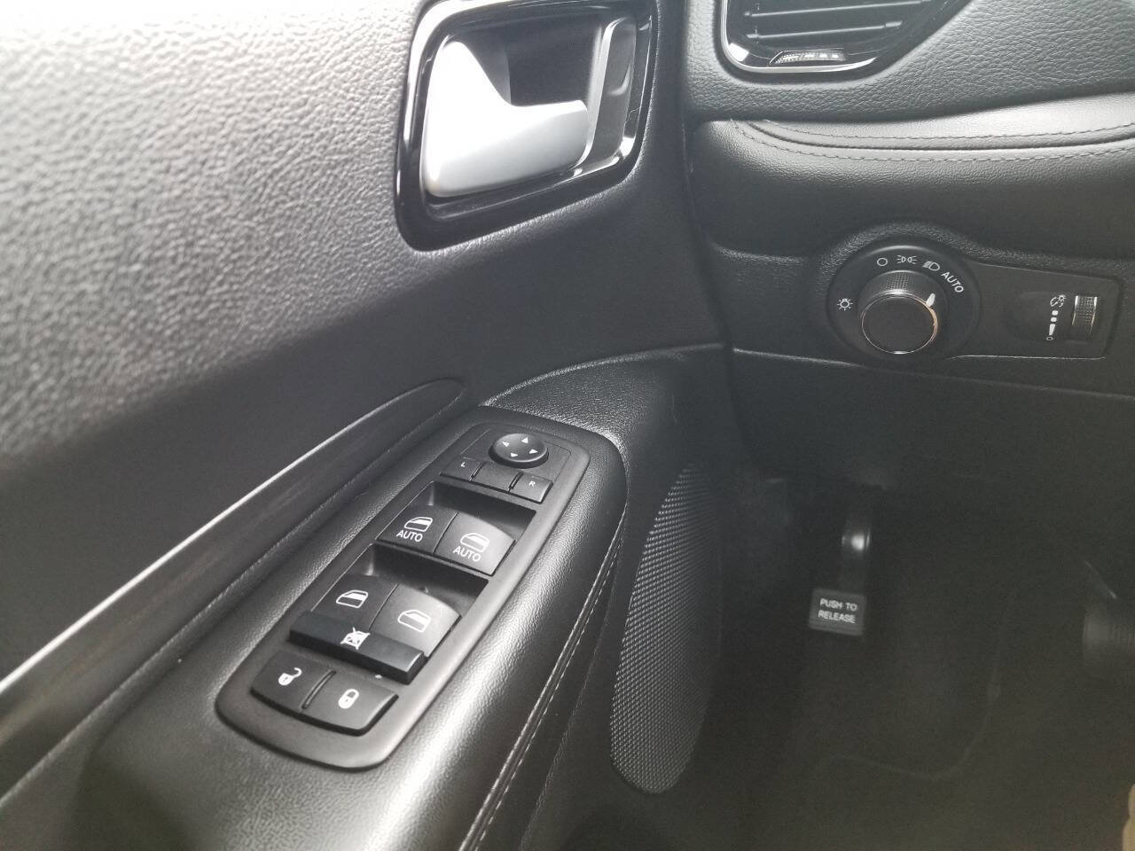 Used 2024 Dodge Durango SXT image 32