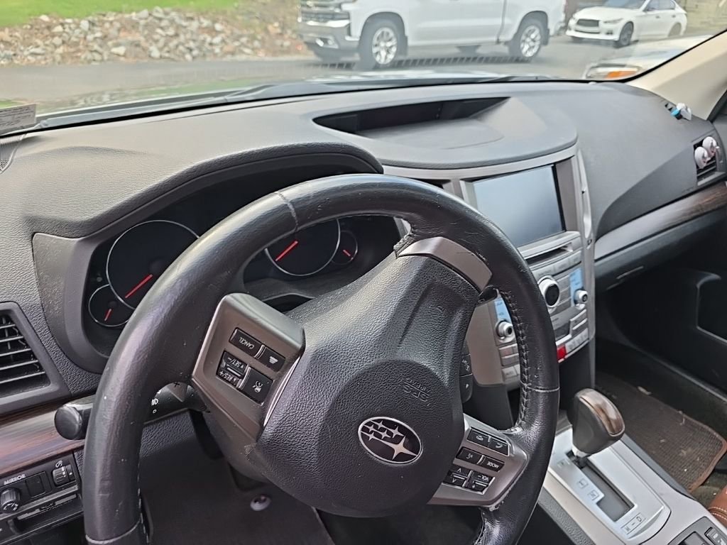 Used 2014 Subaru Outback 2.5i Limited image 9
