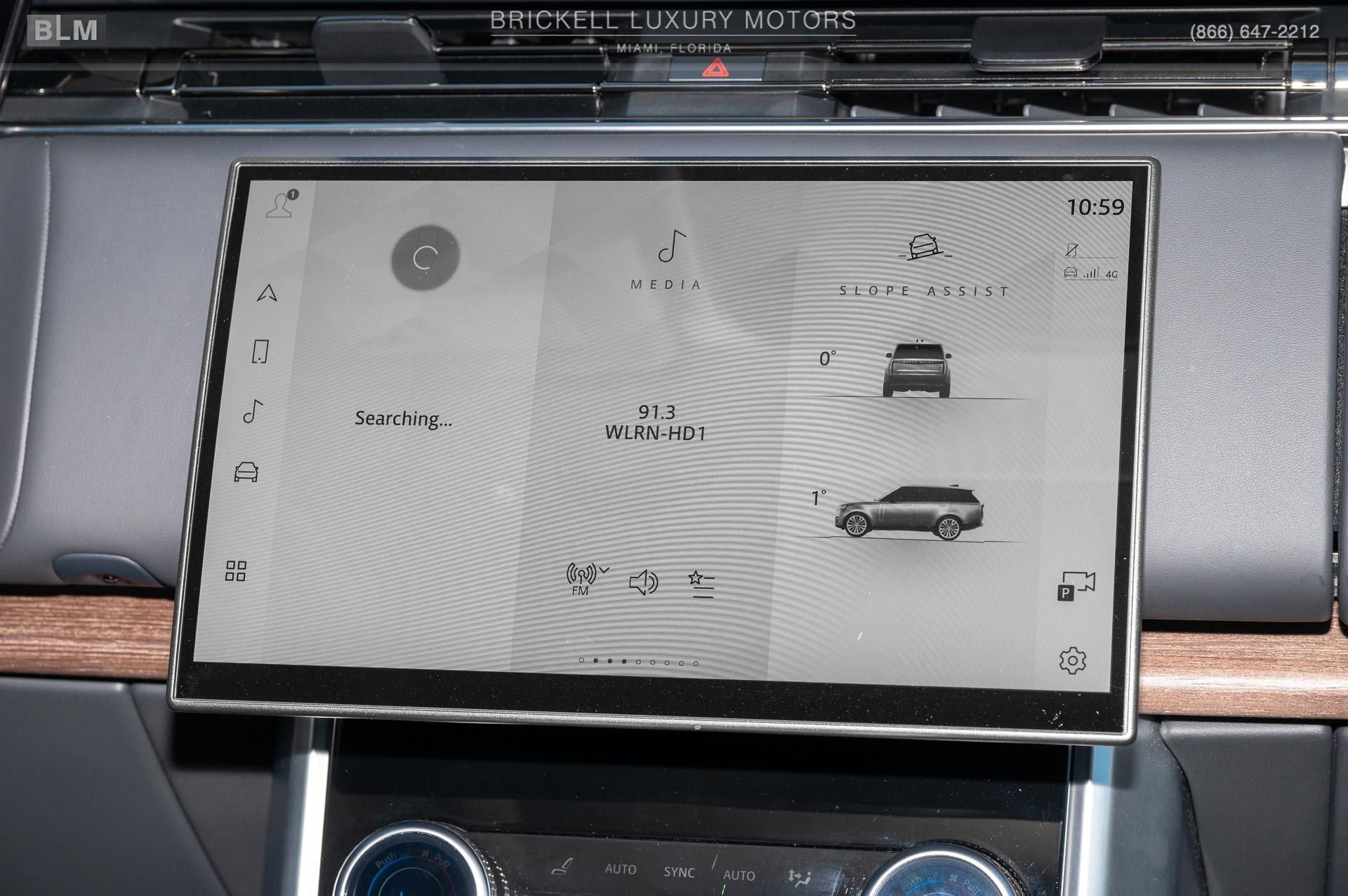 Used 2023 Land Rover Range Rover SE image 26