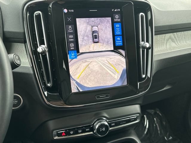 Certified 2025 Volvo XC40 B5 Plus AWD/4WD image 21