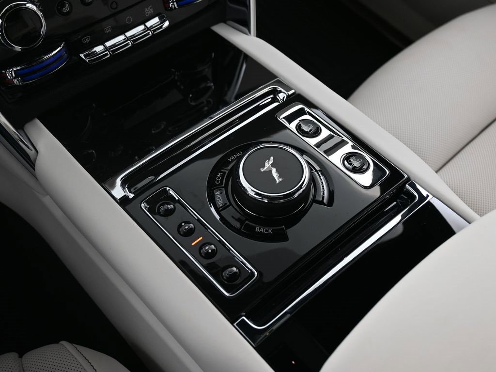 Used 2022 Rolls-Royce Cullinan image 24