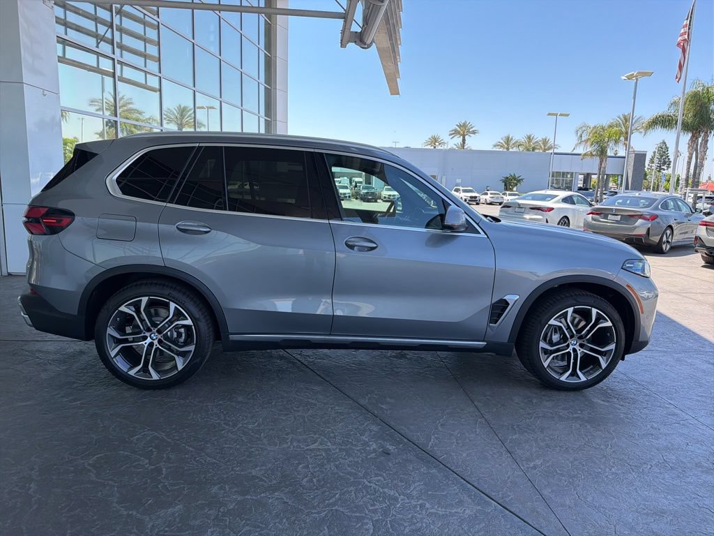 New 2026 BMW X5 xDrive40i w/ Premium Package AWD/4WD image 3