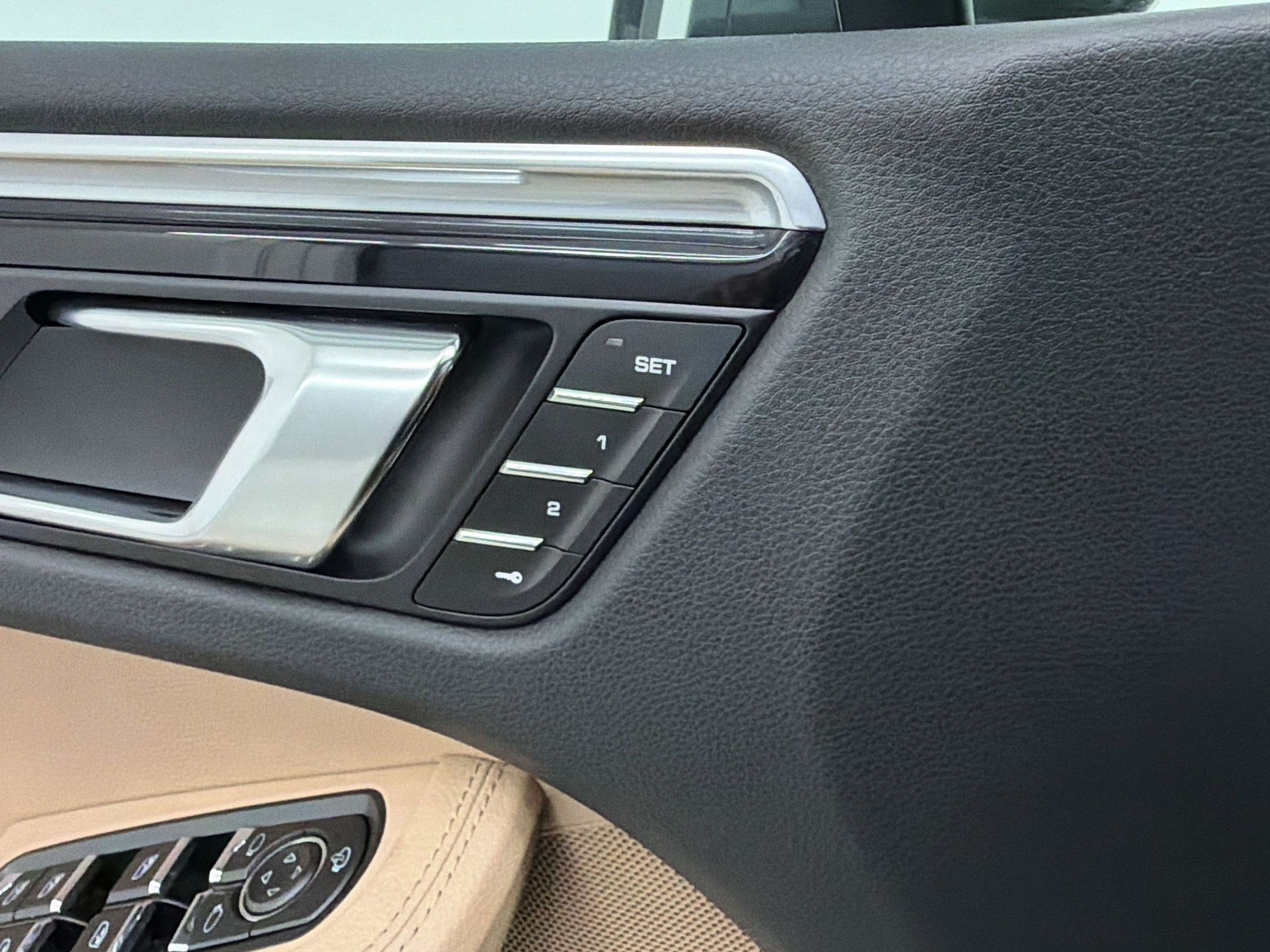 Certified 2023 Porsche Macan S AWD/4WD image 35