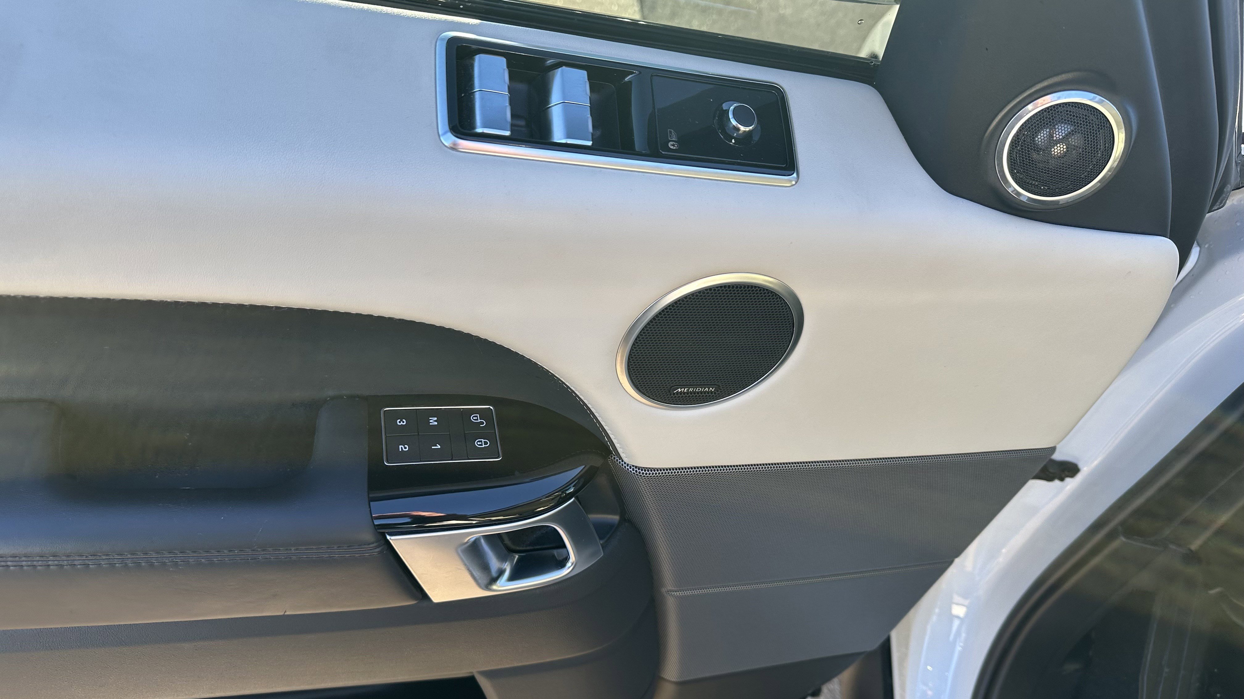 Used 2018 Land Rover Range Rover Sport HSE Dynamic image 16