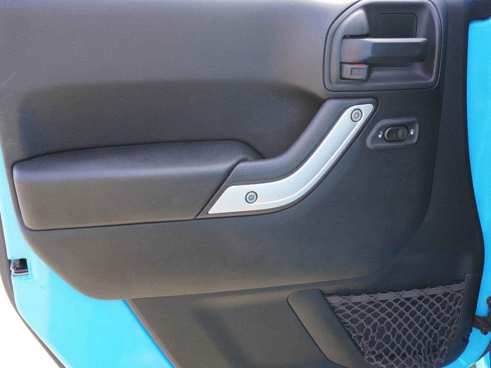 Used 2017 Jeep Wrangler Unlimited Rubicon w/ Connectivity Group image 18