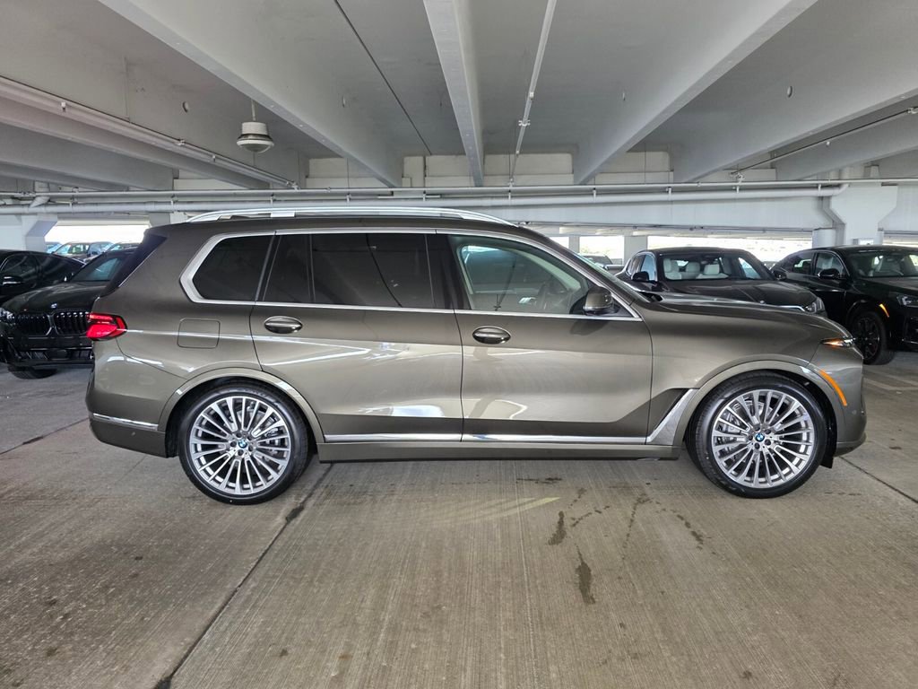 New 2026 BMW X7 xDrive40i image 3