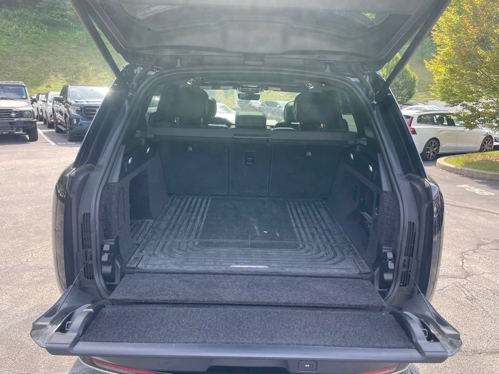 Certified 2025 Land Rover Range Rover SE AWD/4WD image 16