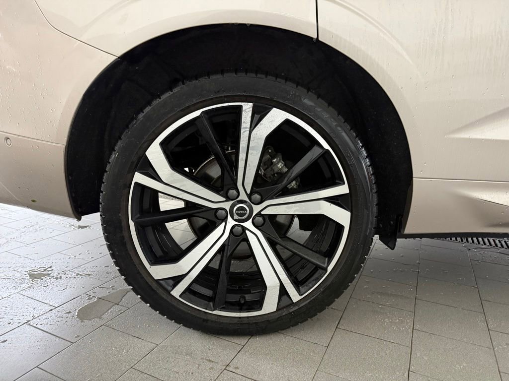 Used 2025 Volvo XC60 B5 Ultra AWD/4WD image 27