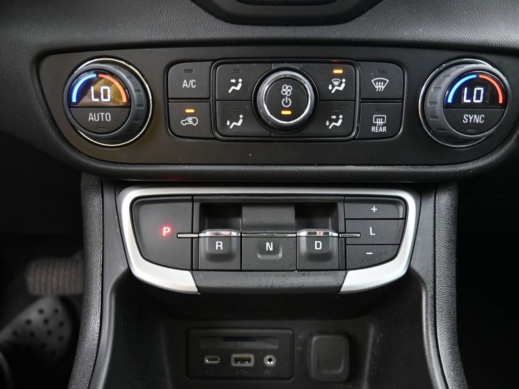 Used 2023 GMC Terrain SLT image 17