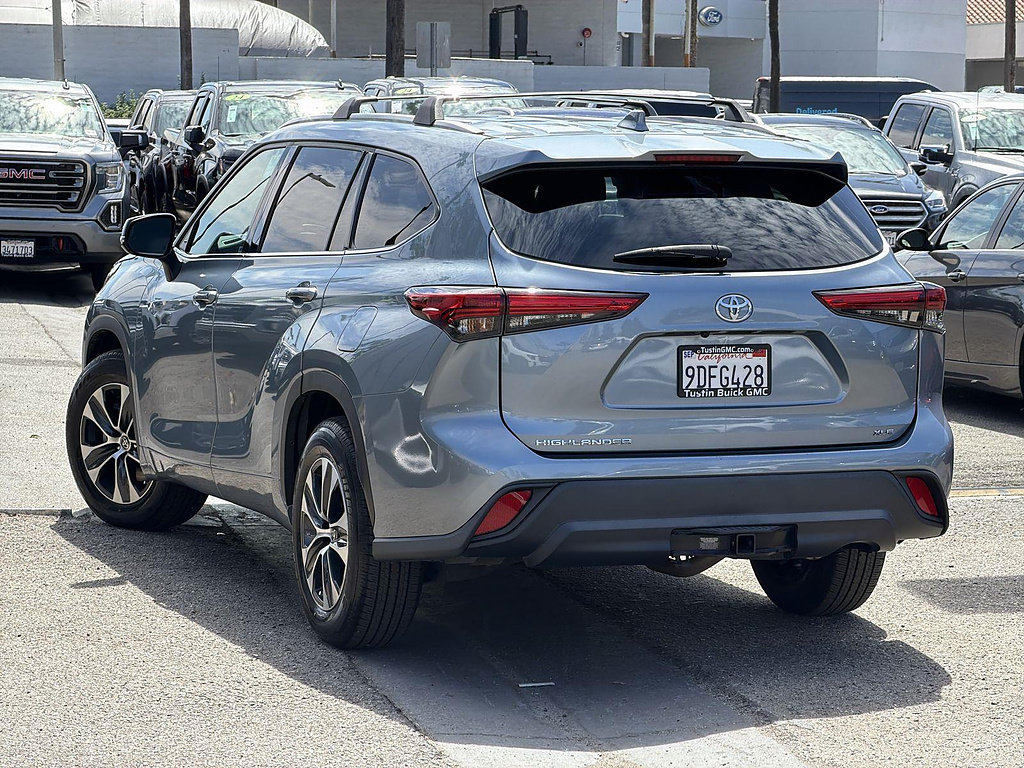 Used 2022 Toyota Highlander XLE FWD image 7