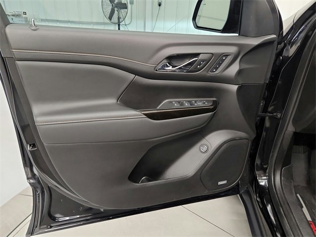 Used 2023 GMC Acadia AT4 image 24