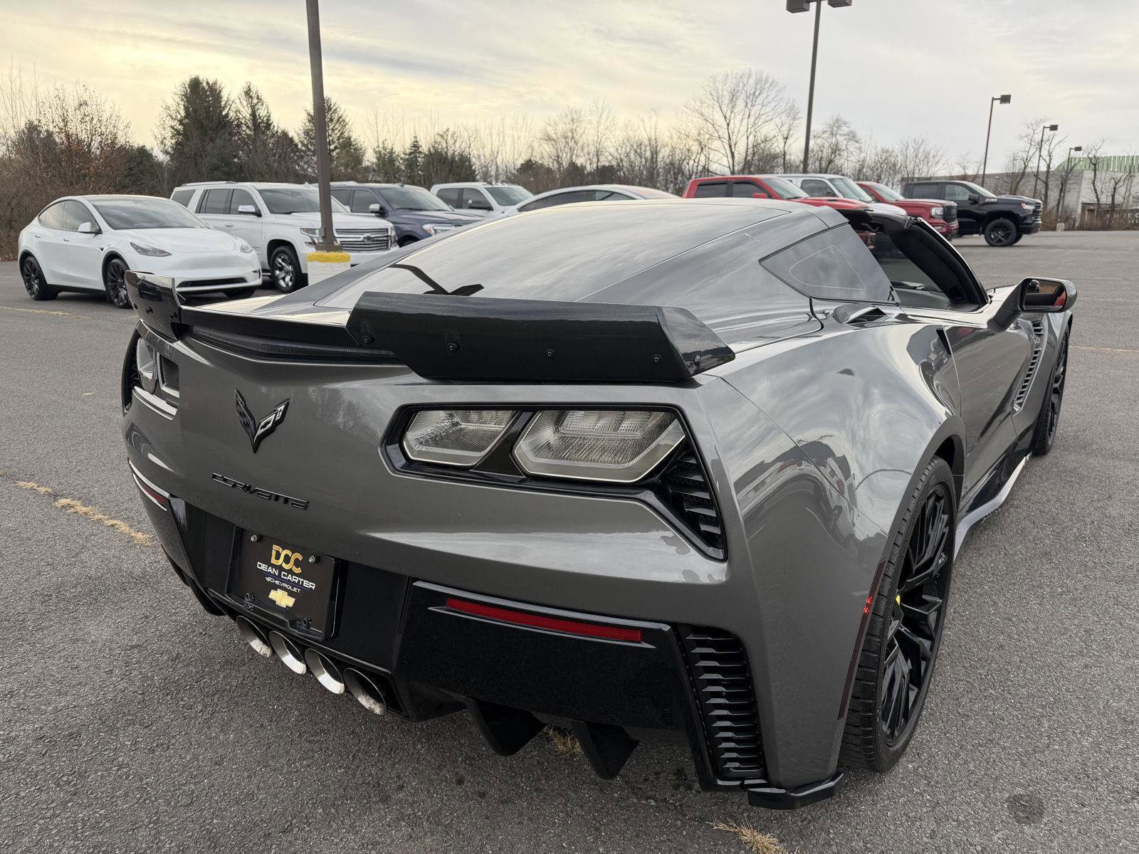Used 2015 Chevrolet Corvette Z06 w/ 3LZ Preferred Equipment Group image 6