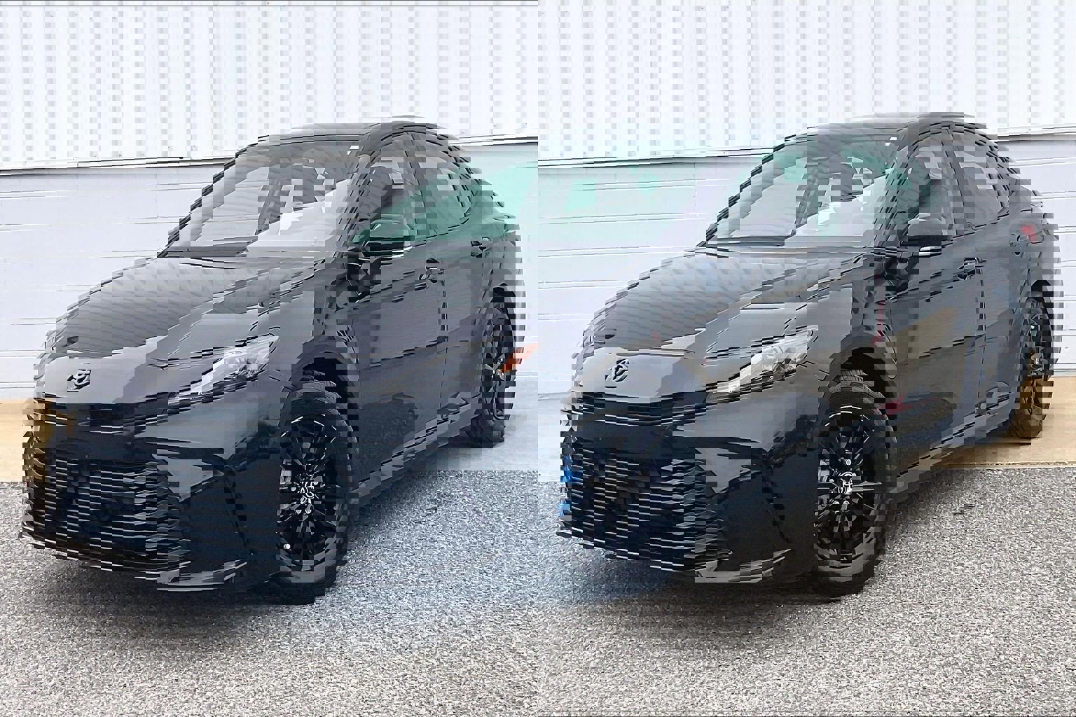 Used 2025 Toyota Camry LE w/ Convenience Package image 2