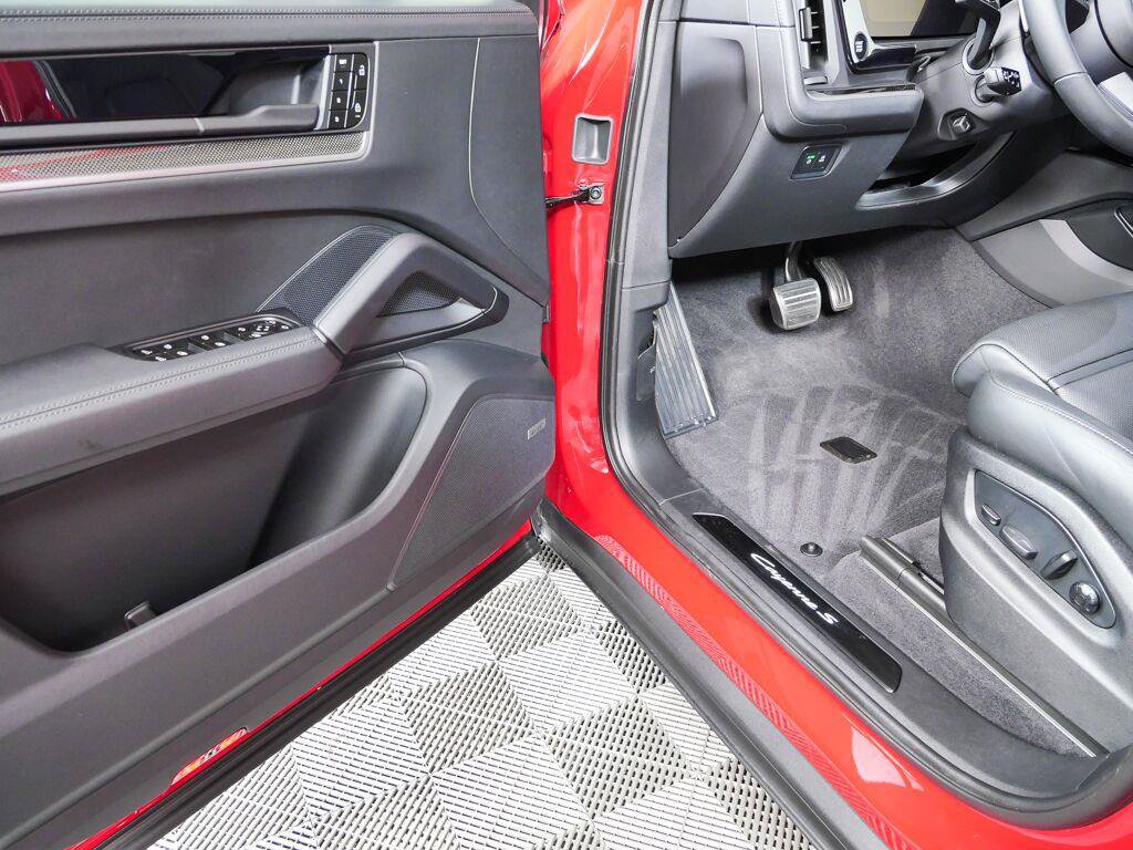 New 2026 Porsche Cayenne S AWD/4WD image 8