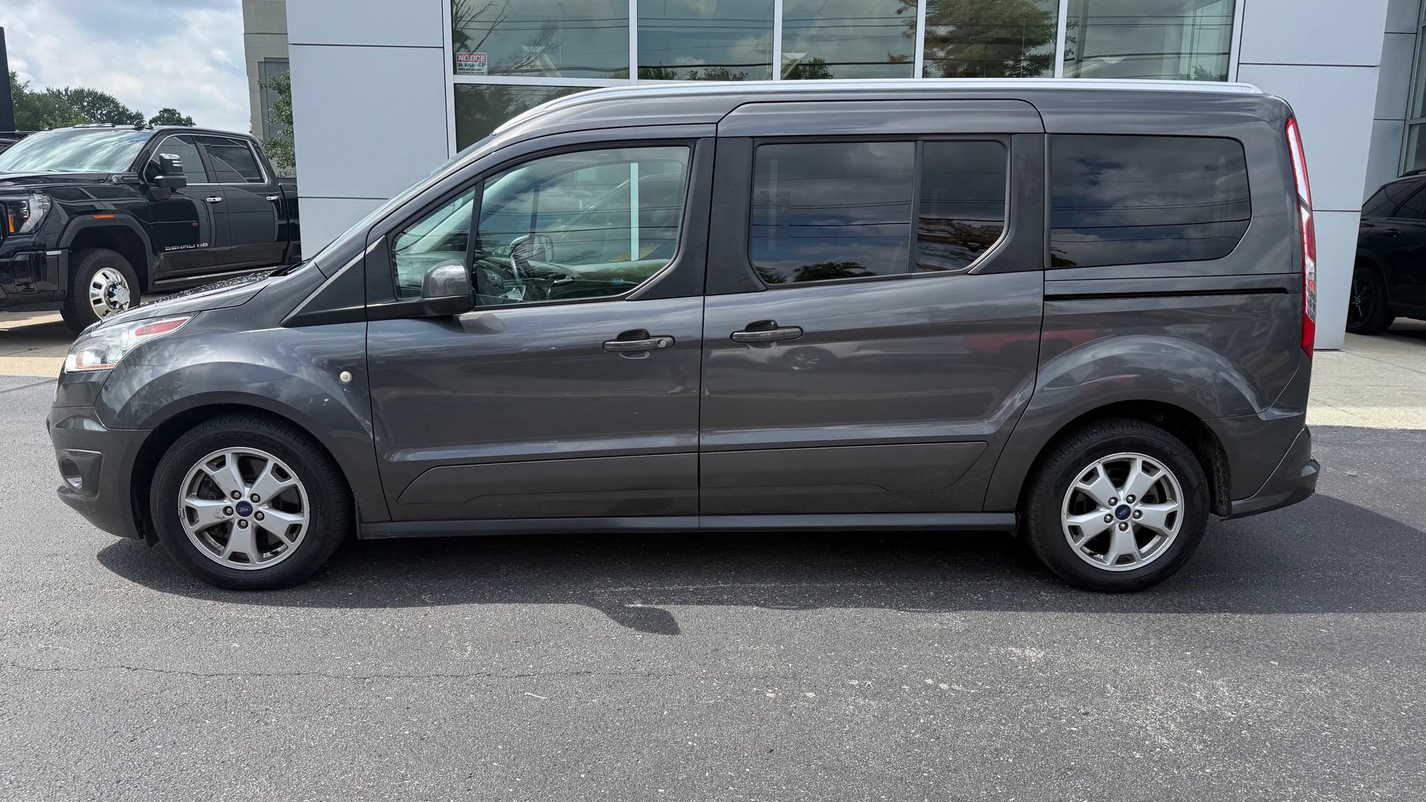Used 2016 Ford Transit Connect Titanium FWD image 1