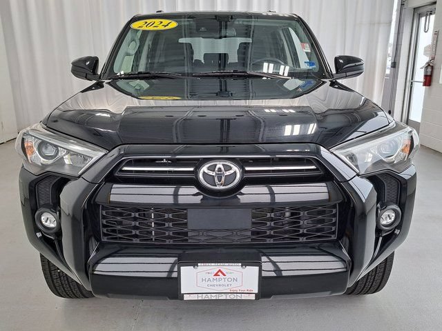Used 2024 Toyota 4Runner SR5 AWD/4WD image 3