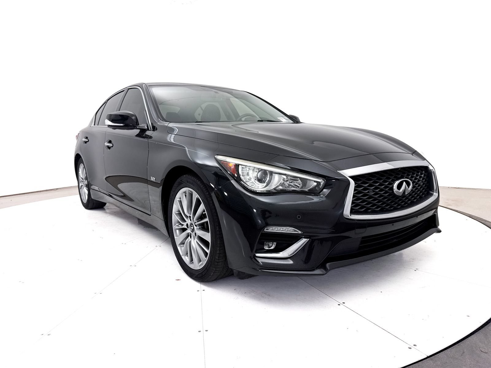 Used 2018 INFINITI Q50 Luxe w/ Essential Package (3.0T Luxe) RWD image 13
