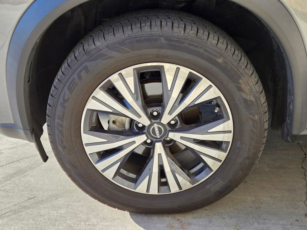 Used 2022 Nissan Rogue SV image 5