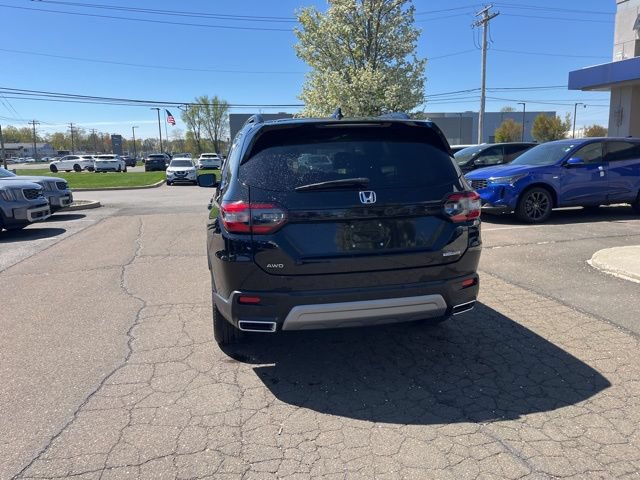 Used 2025 Honda Pilot Touring image 11