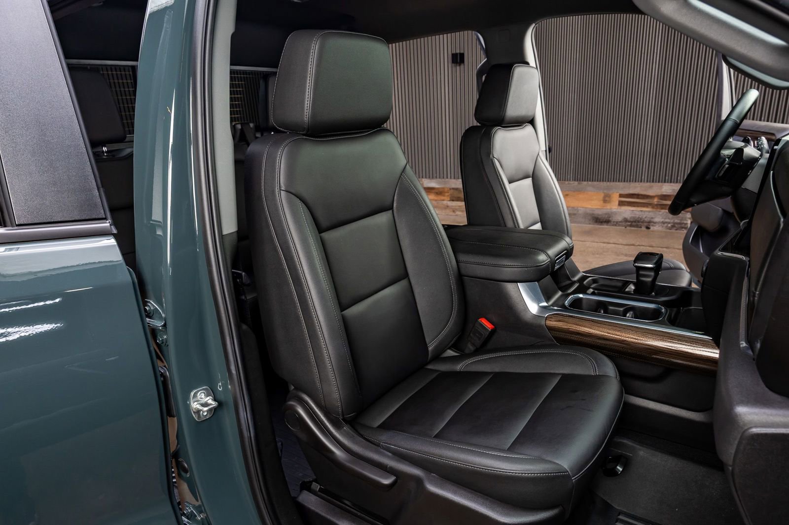 Used 2025 Chevrolet Silverado 1500 LT Trail Boss w/ Convenience Package II image 32