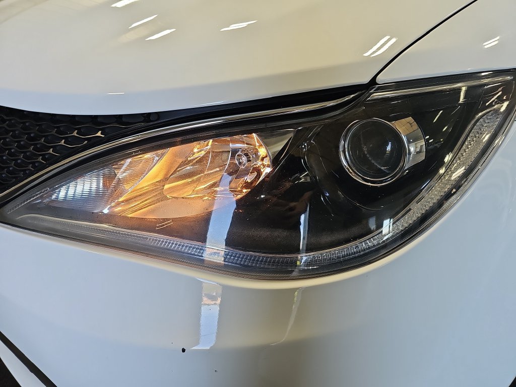 Used 2017 Chrysler Pacifica Touring-L w/ Tire & Wheel Group FWD image 32