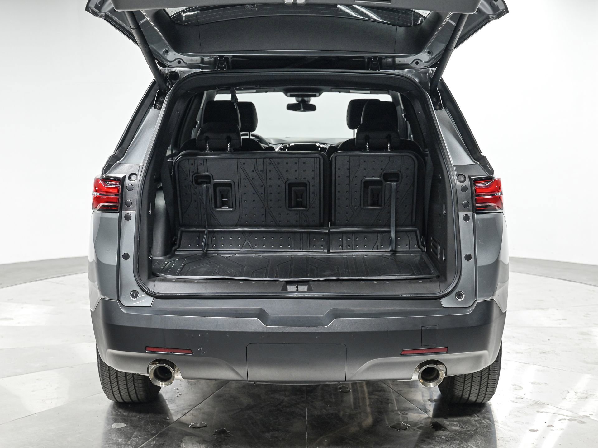 Used 2023 Chevrolet Traverse LT w/ LPO, Floor Liner Package image 6