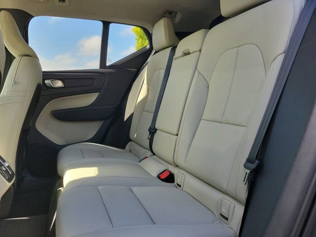 Used 2025 Volvo XC40 B5 Plus w/ Protection Package Premier image 20