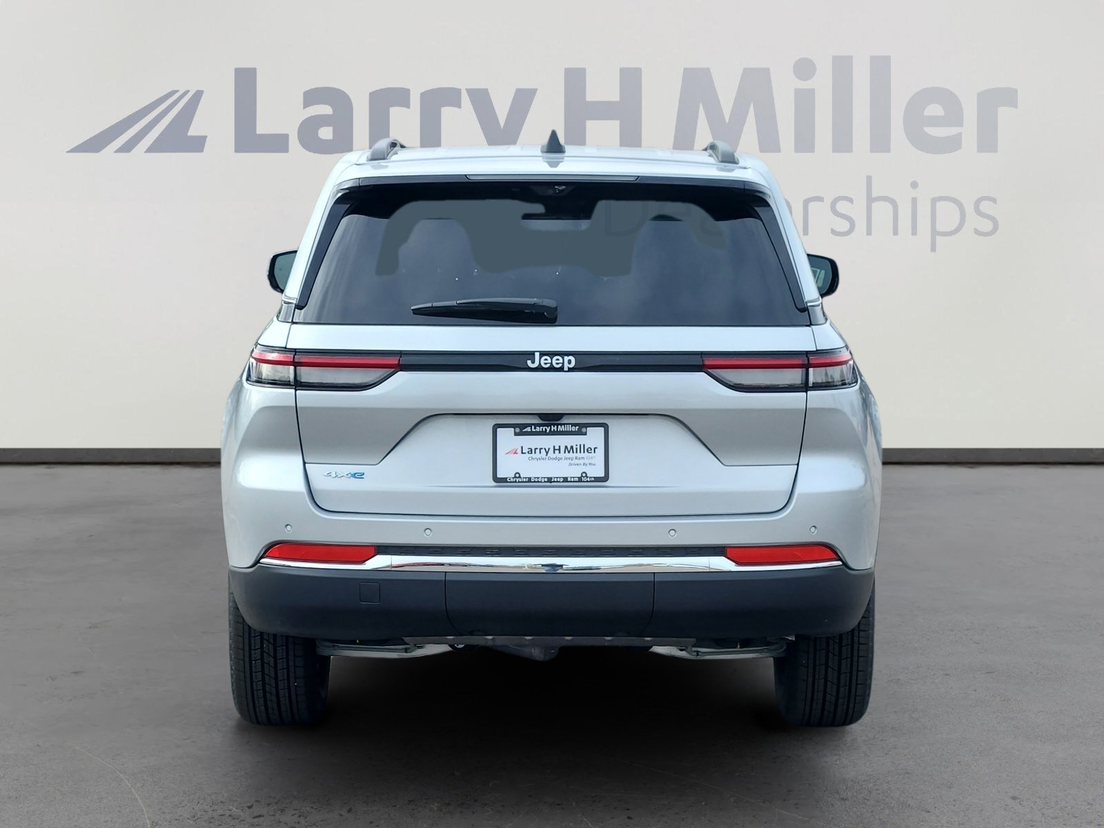 New 2025 Jeep Grand Cherokee Limited 4xe w/ Luxury Tech Group II image 5