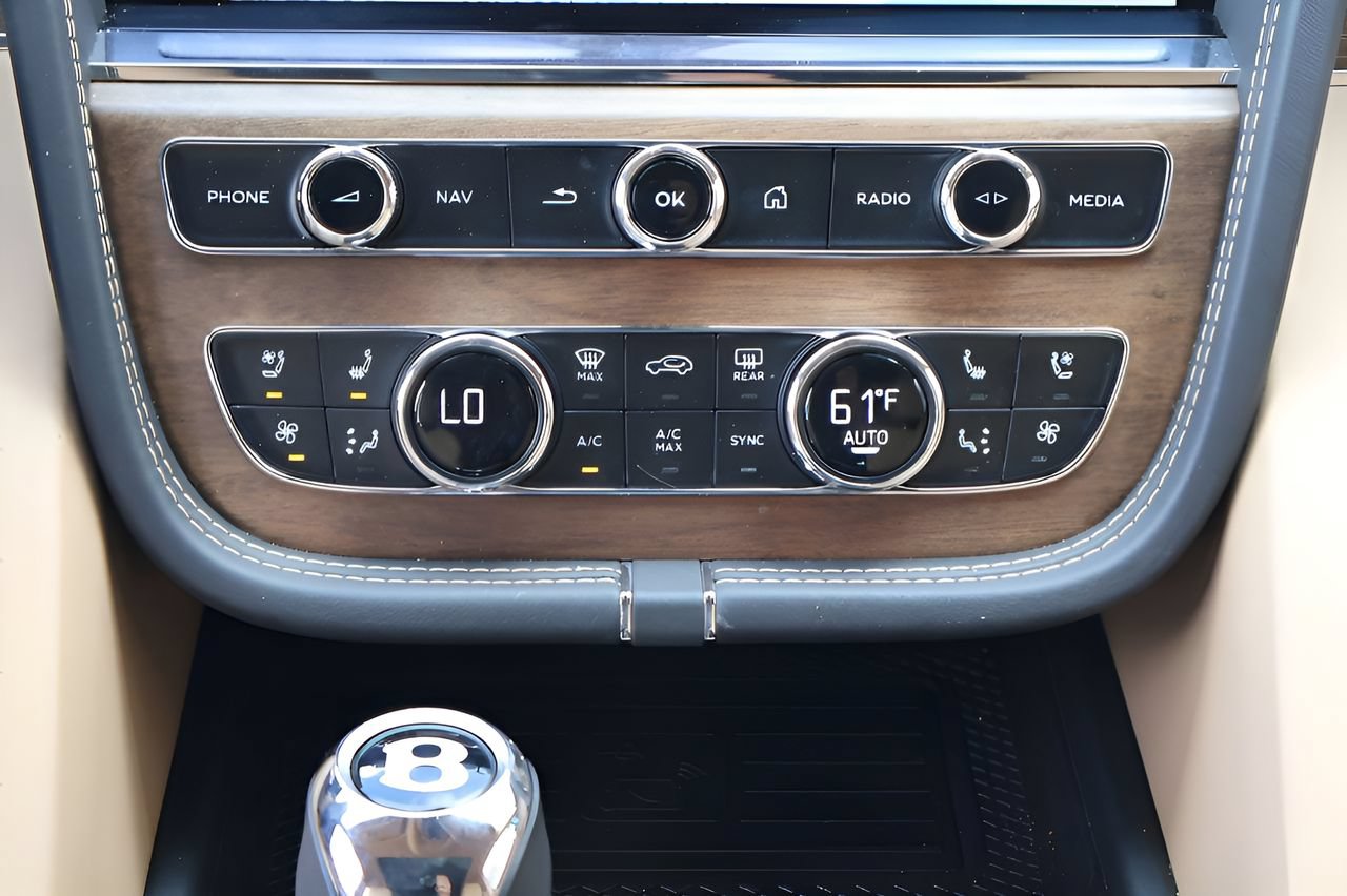 Certified 2024 Bentley Bentayga Extended Wheelbase AWD/4WD image 19