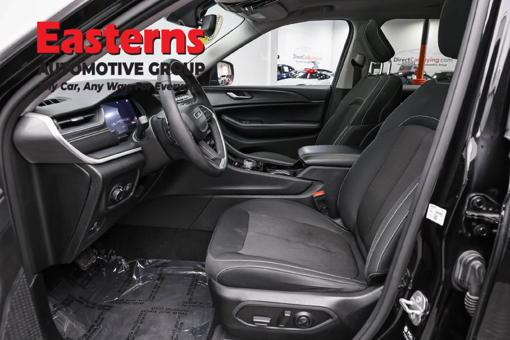 Used 2023 Jeep Grand Cherokee L Laredo AWD/4WD image 15