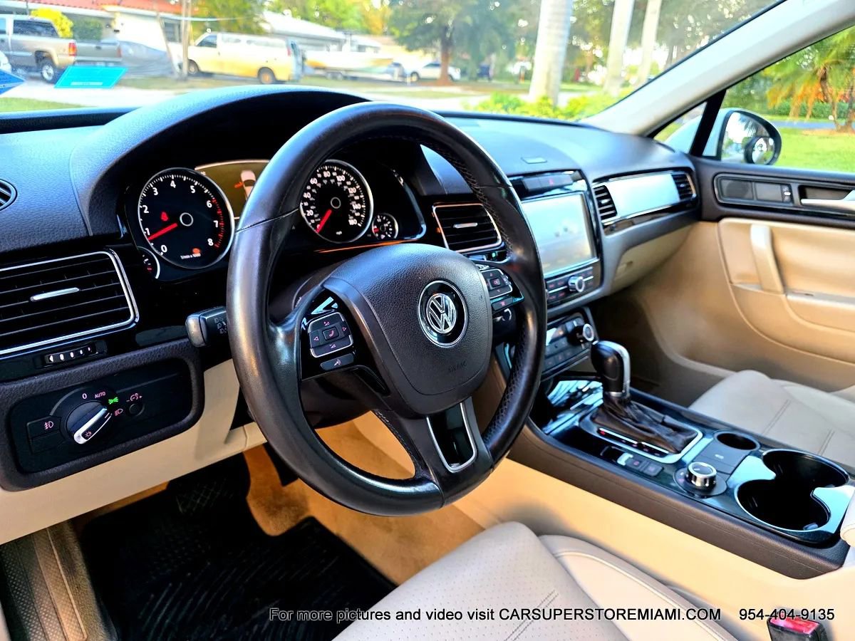 Used 2011 Volkswagen Touareg Sport image 36