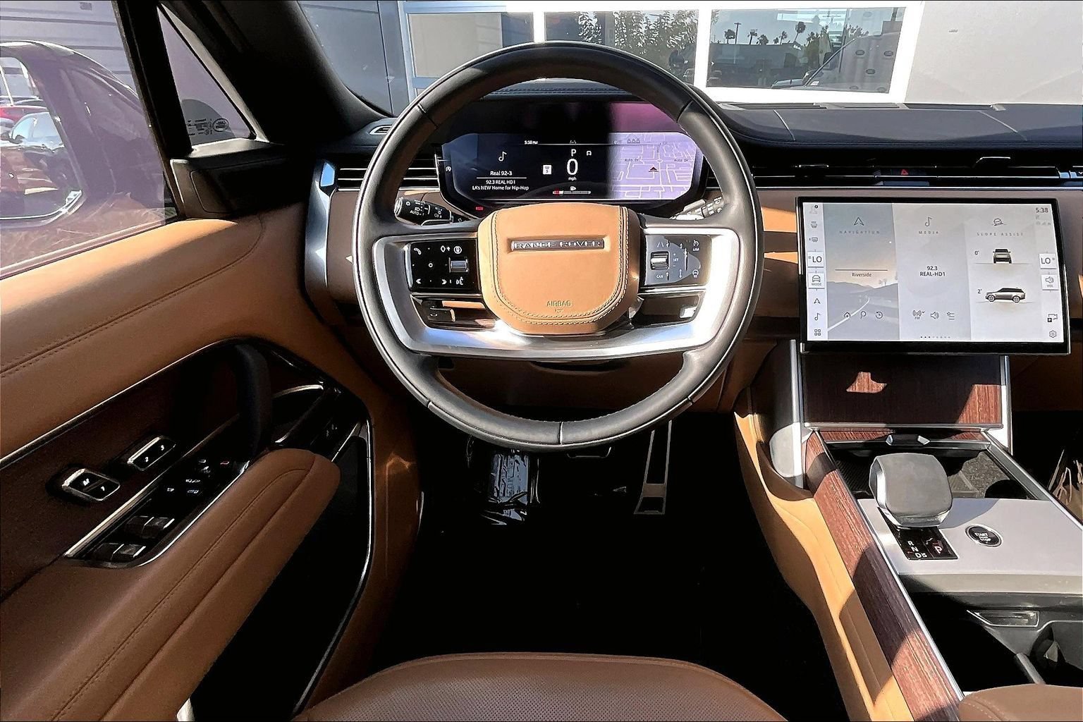 Certified 2024 Land Rover Range Rover SE AWD/4WD image 5