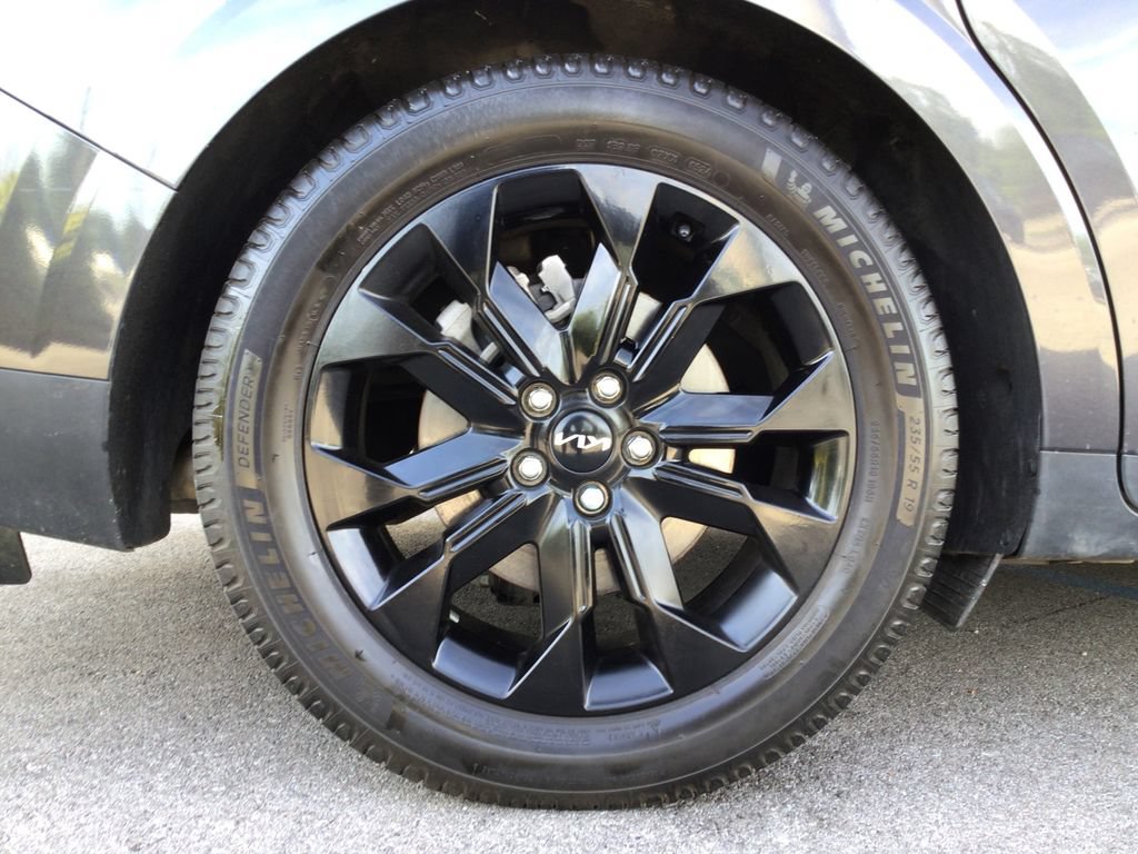 Used 2023 Kia Carnival SX Prestige FWD image 18
